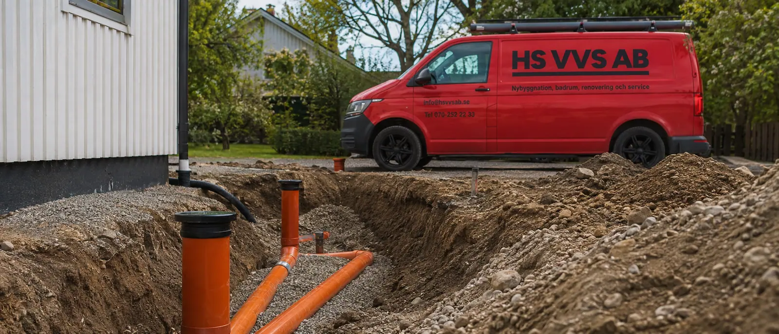 Markarbete med VVS-rör och servicebil från HS VVS AB